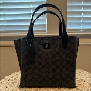 Coach Willow tote 24